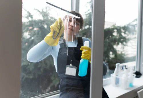 Nettoyage de vitres intérieures et extérieures à Lucéram